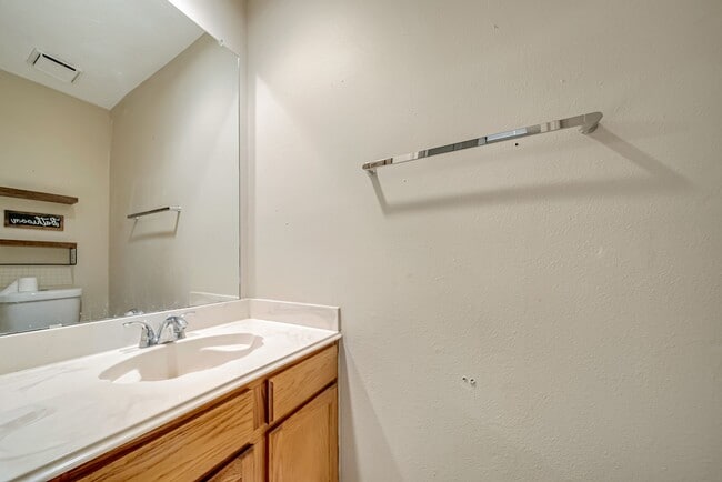 Building Photo - 3812 Redbud Dr