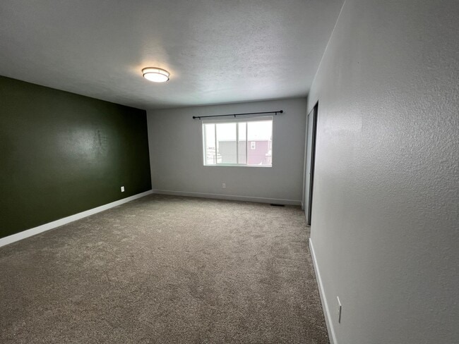 Building Photo - New on the Market!