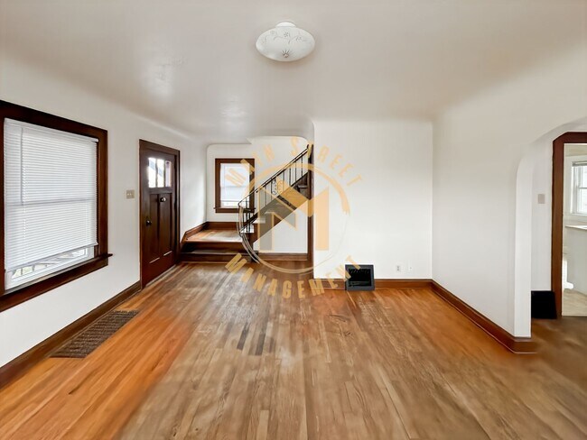 Building Photo - 520 N Henry St