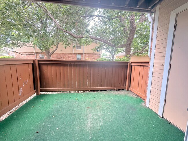 Building Photo - 2BR/2BA | Newly Renovated Condo| Nice views of grassy area | Community Pool!