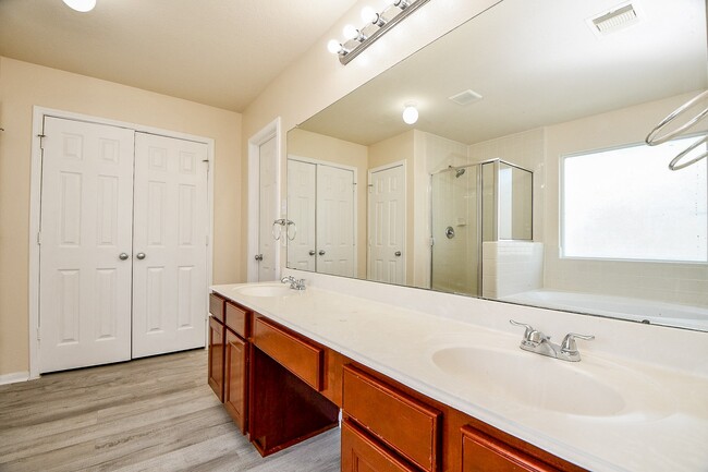 Building Photo - 10439 Lauren Creek Dr