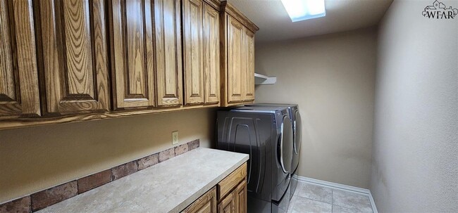 Building Photo - 1608 Tanglewood Dr