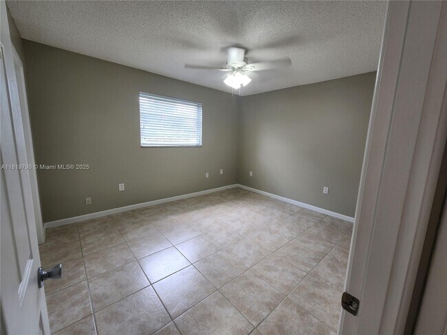 Building Photo - 1806 SW 97th Ave