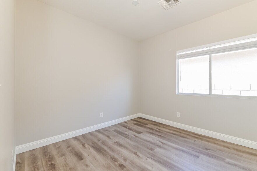 Building Photo - 2519 Hollow Oak Ave