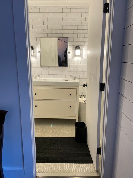 Building Photo - 134 Elysian Way NW