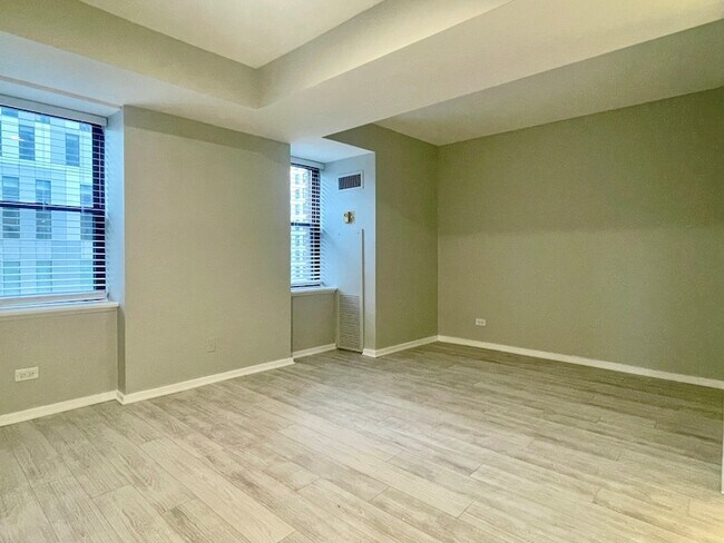 Building Photo - 40 E 9th St