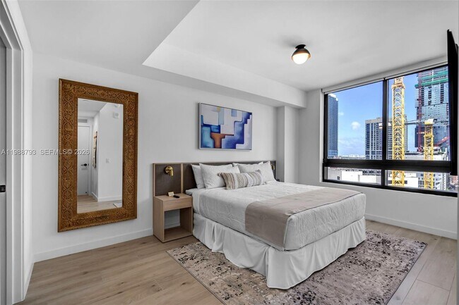 Building Photo - 225 N Miami Ave