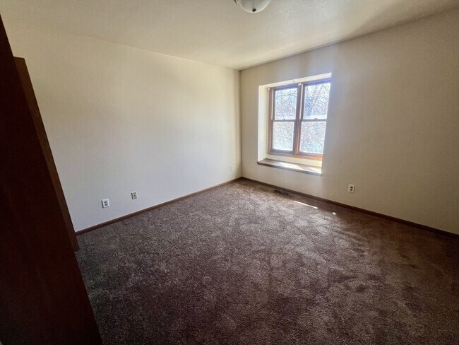 Building Photo - DB 4807 10th Ave