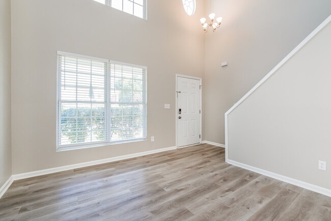 Building Photo - 108 N Honey Springs Ave