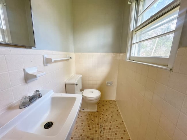 Building Photo - 607 Parker Mathis Dr