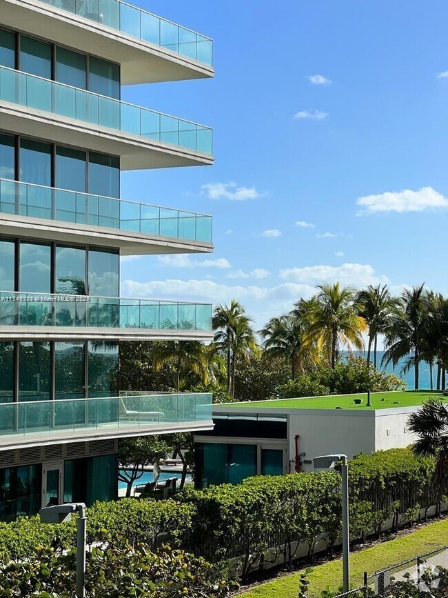 Building Photo - 10185 Collins Ave