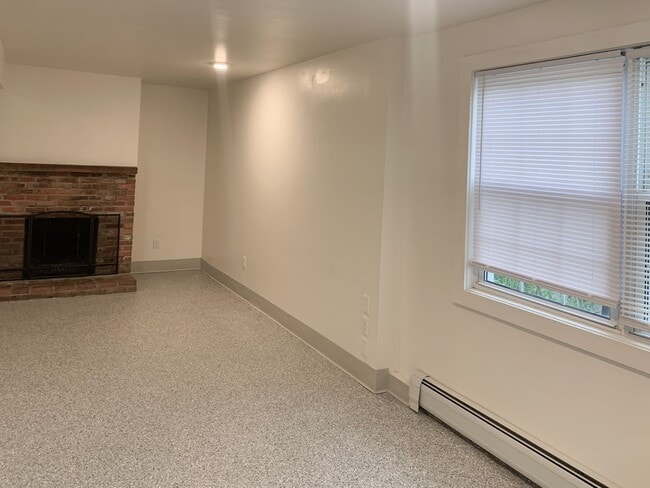 Building Photo - Spacious 3-Bedroom Apartment Near UVM with Private Entrance & Parking
