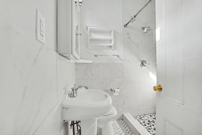 Building Photo - 2 Bedroom Charmer with Sundeck, Wood Floors, and High Ceilings