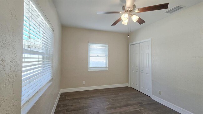 Building Photo - 515 34th Ave NE