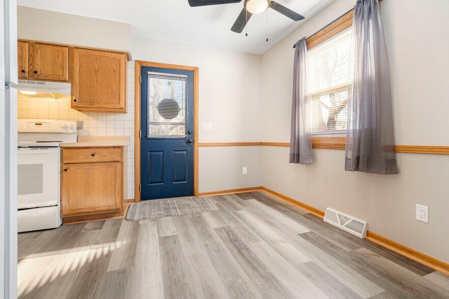 Building Photo - 2601 S Seneca Ave