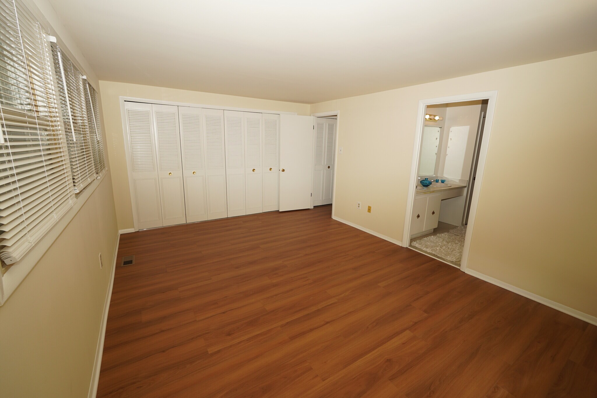 Building Photo - 691 Towne Center Dr