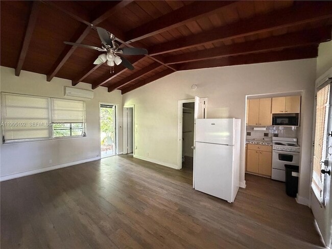 Building Photo - 1580 NE 145th St