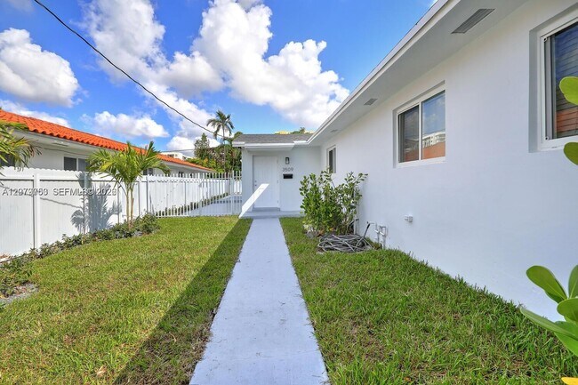 Building Photo - 3509 SW 23rd Terrace