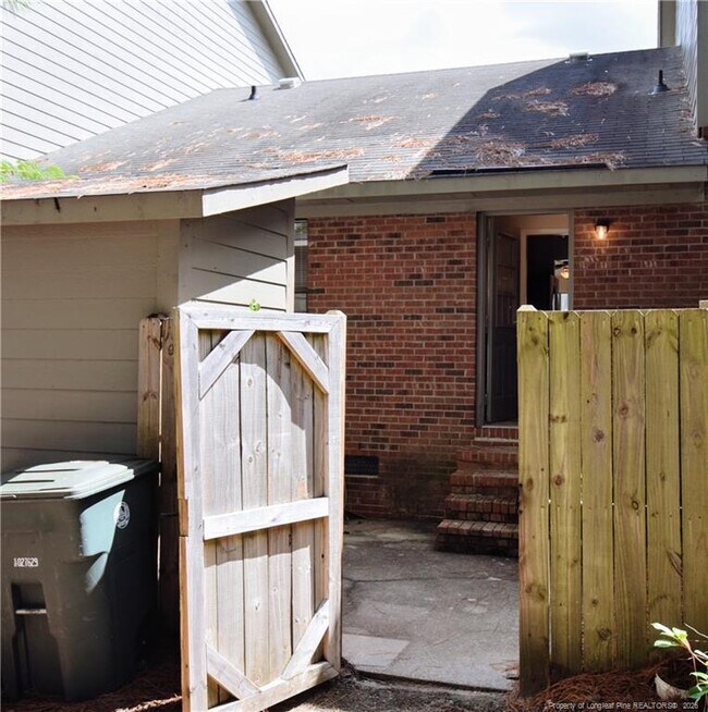 Building Photo - 206 Villa Dr