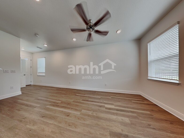 Building Photo - 6757 Atlantic Bch Ave