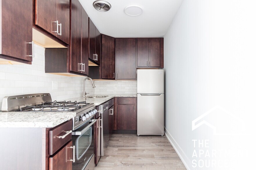 Building Photo - 454 W Barry Ave