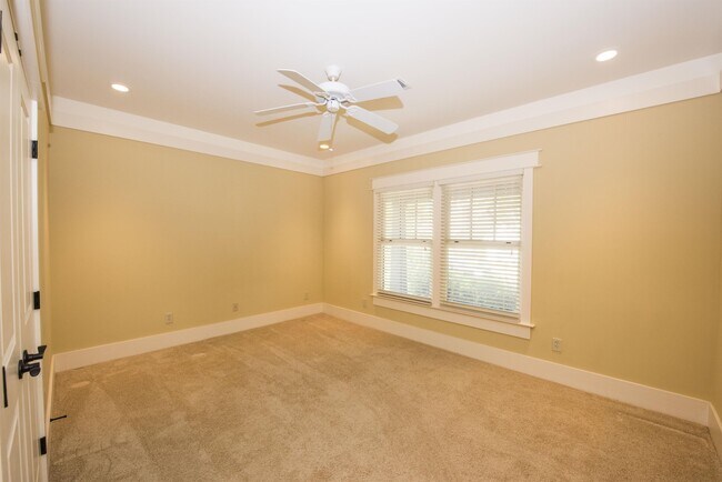 Building Photo - 987 Starr Ct