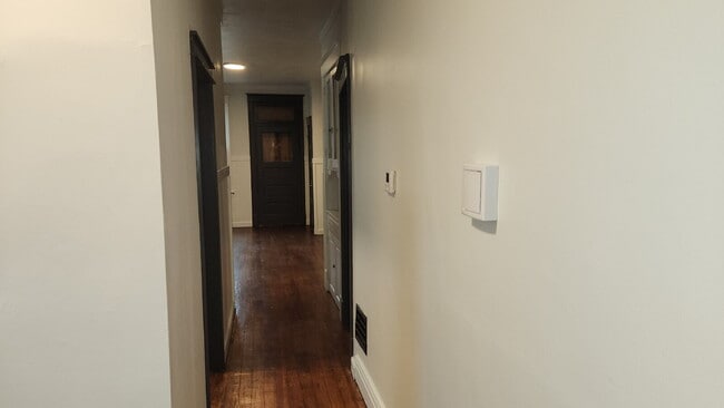 Building Photo - Elegant 2-Bedroom Duplex in Lively St. Louis Neighborhood.