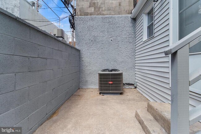 Building Photo - 1602 S LeCount St