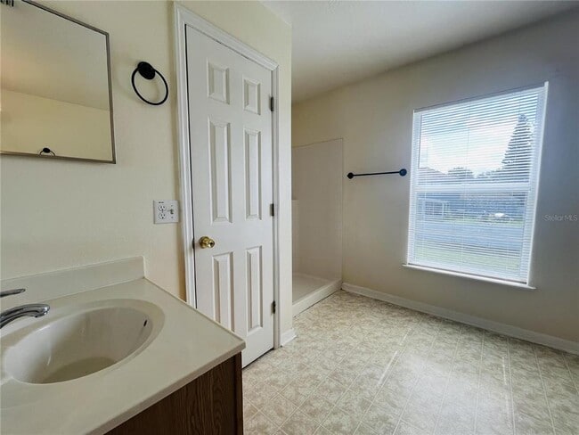 Building Photo - 102 Evergreen Dr