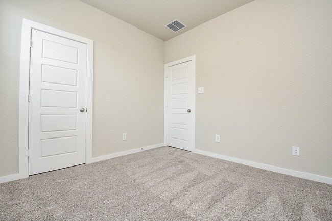 Building Photo - 2022 W Darlington Oak Ct