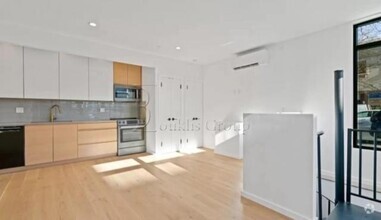 Building Photo - 1 bedroom in Queens NY 11105