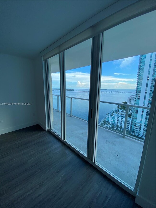 Building Photo - 1155 Brickell Bay Dr