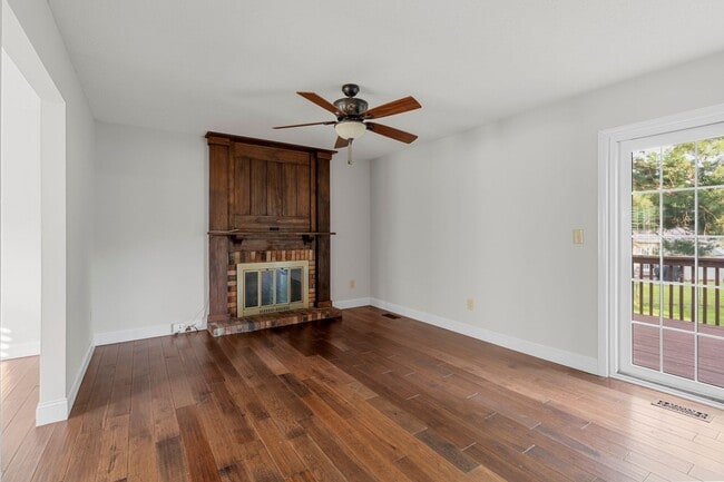 Building Photo - Spacious 4-Bed, 3-Bath Family Home