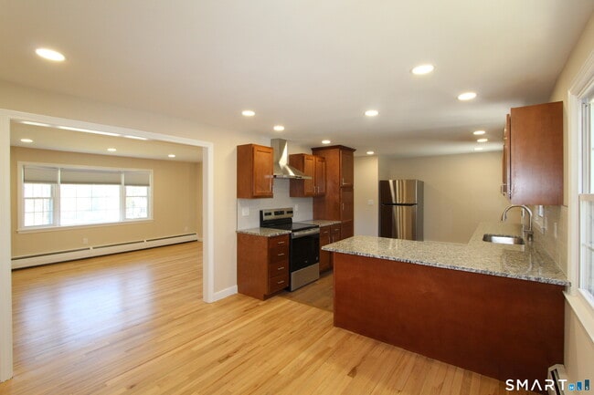 Building Photo - 32 Lexington Cir