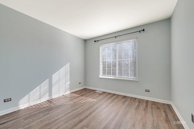 Building Photo - 27 Monarch Dr