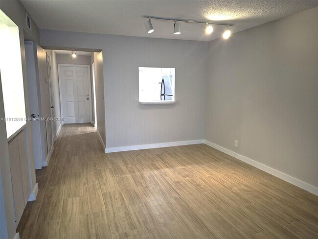 Building Photo - 1617 SE 15th St