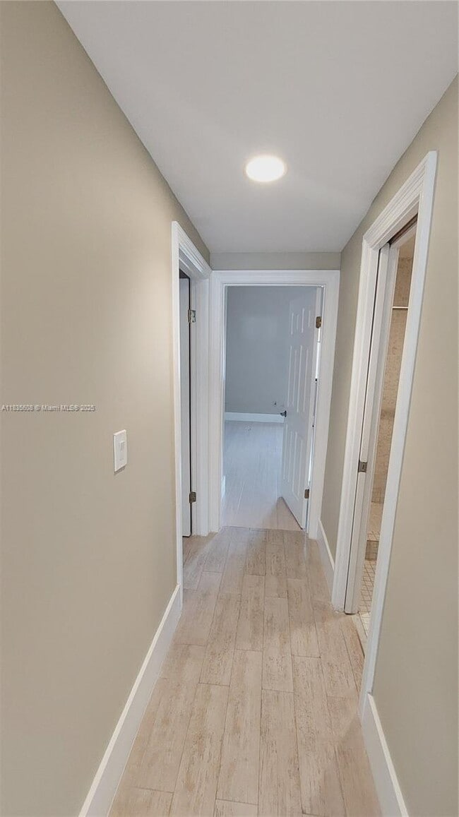 Building Photo - 350 Poinciana Island Dr