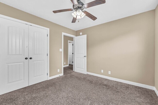 Building Photo - Wonderful 2-story home close to Ft. Campbell