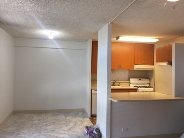 Building Photo - Well maintained 2 bedroom 1 bathroom unit ...