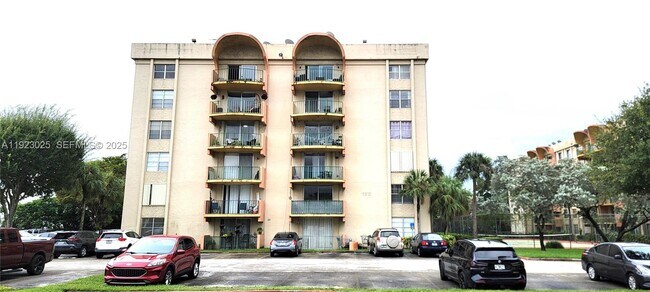 Building Photo - 9310 Fontainebleau Blvd