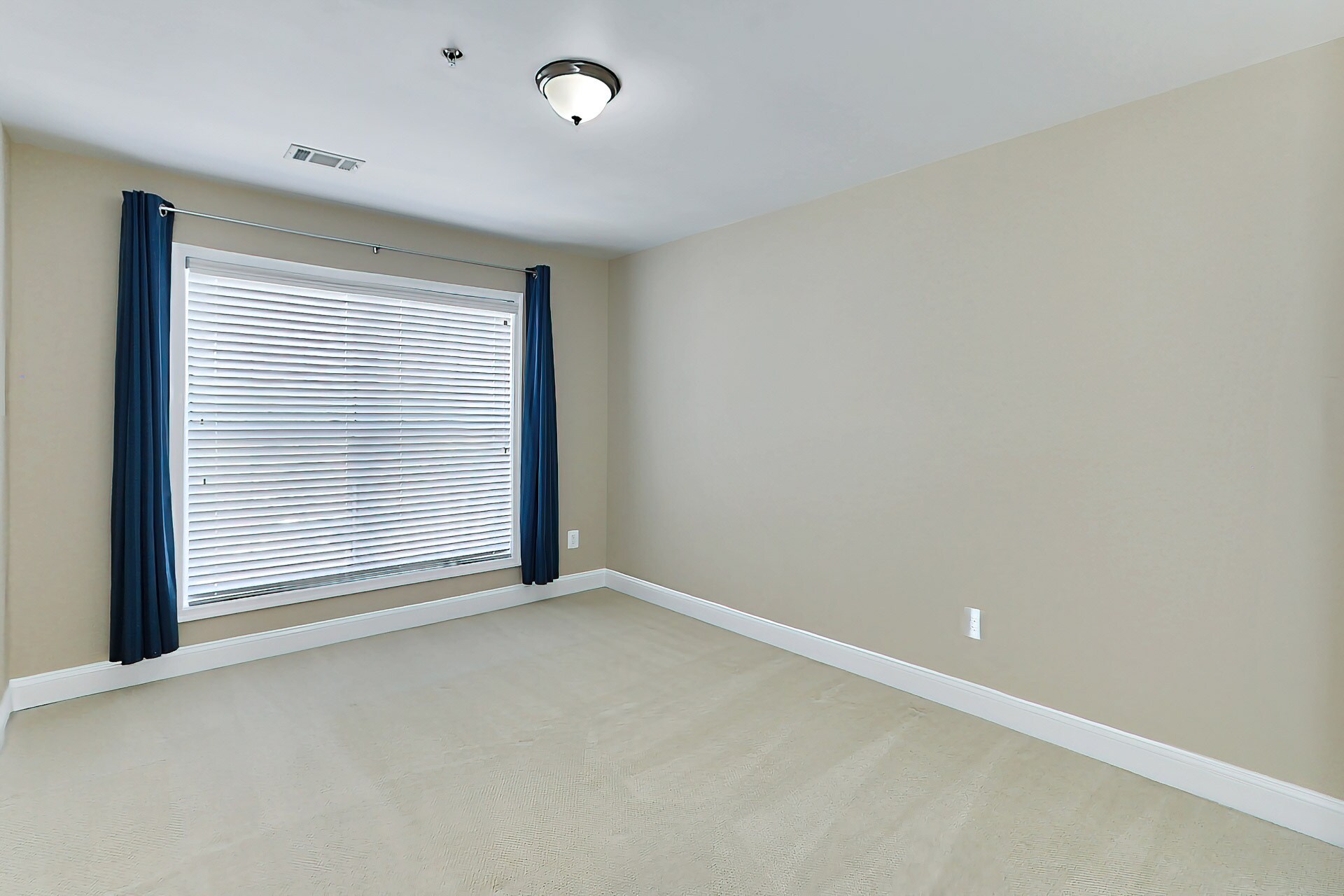 3rd Floor Bedroom - 2022 N Culpeper St