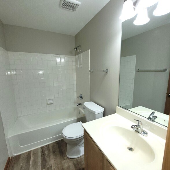 Building Photo - 1934 Heron Ave