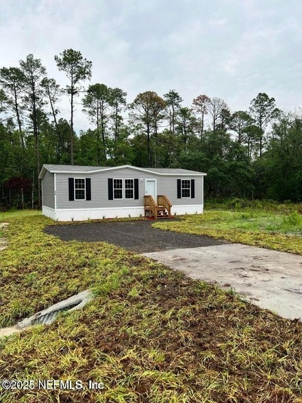 Primary Photo - 520 Hickory Nut Trail