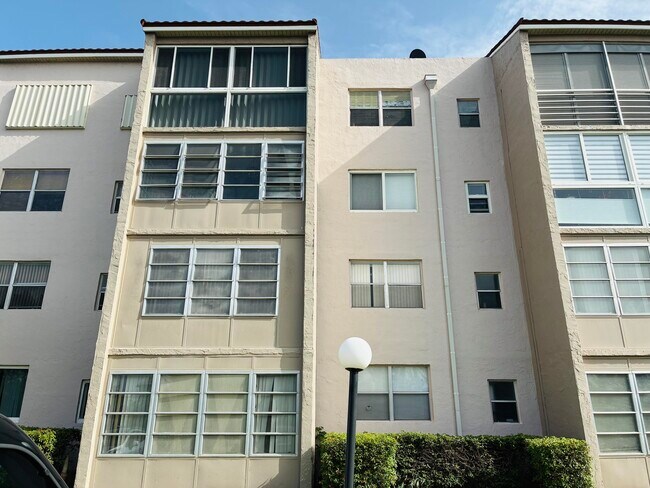 Primary Photo - 2821 Somerset Dr