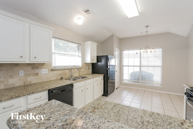 Building Photo - 2500 Crystal Falls Dr