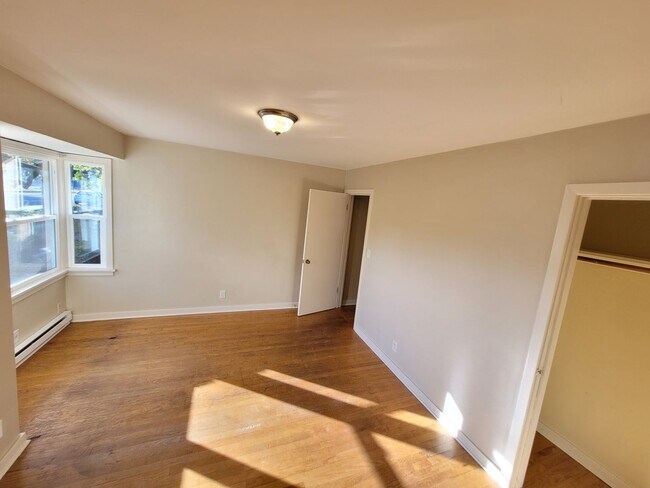 Building Photo - 2 Bed, 1 Bath Home in the Heart of Salem!