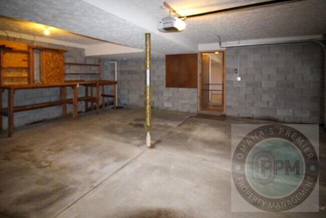 Building Photo - $500.00 off the Deposit Cul-de-Sac Comfort! 3-Bed Omaha Home with Huge Deck and Patio.