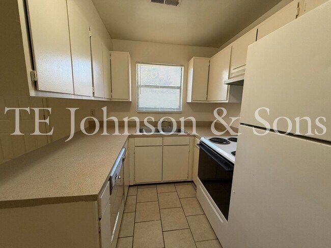 Building Photo - All-Inclusive Living in a Prime Winston-Sa...