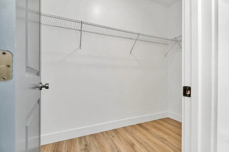 Building Photo - 206 Essex Dr