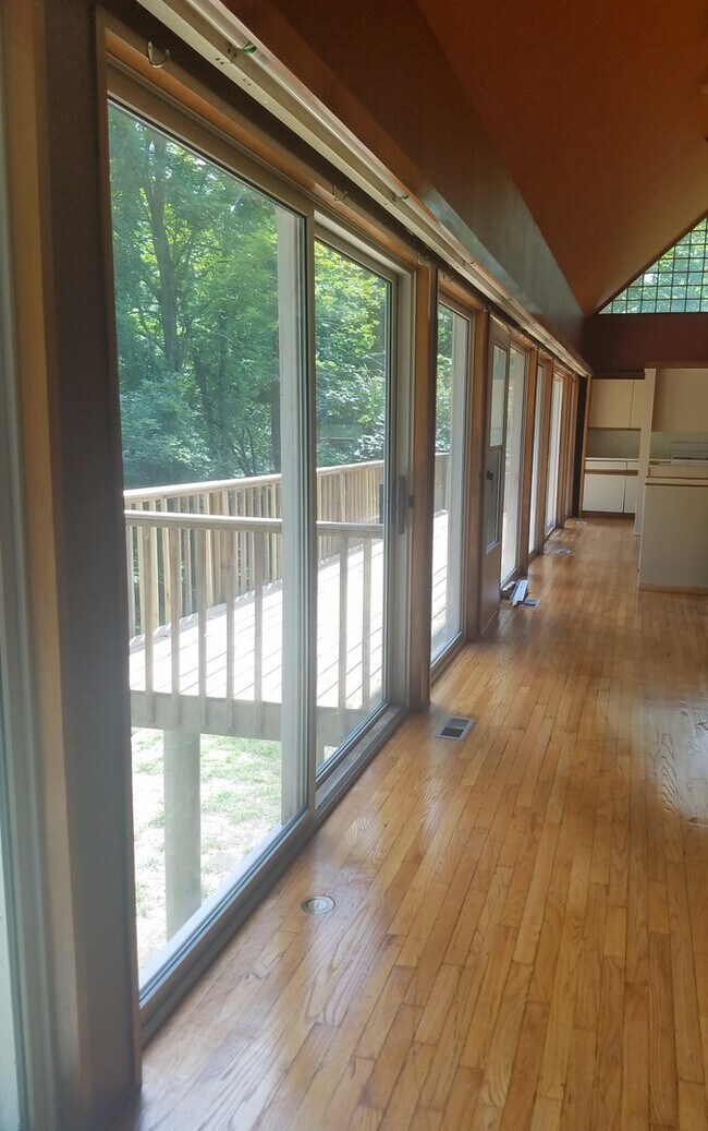 Building Photo - Single Family Home within walking distance to Quinnipiac